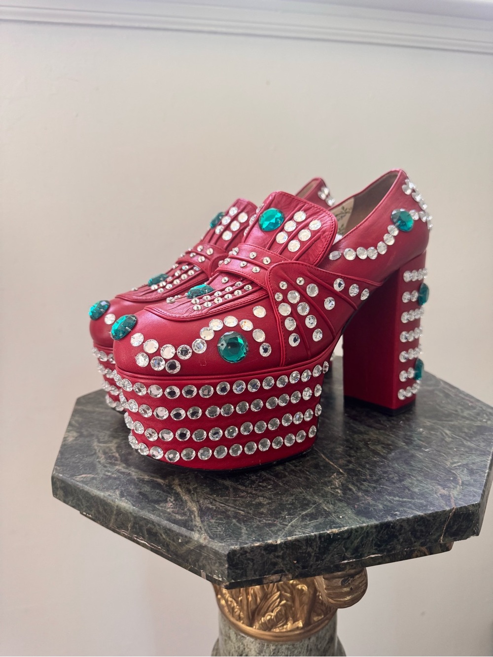 Gucci Red Platform shoes with Emerald Accents - Picture 2 of 8